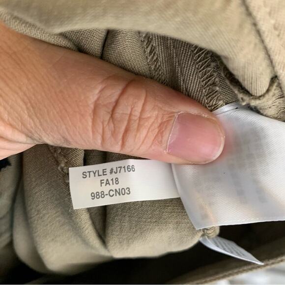 J Crew size buttons pencil skirt in stretch chino khaki size 6 minimalist bo 104 - Picture 6 of 8